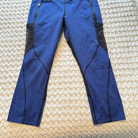 Lululemon Rush Hour 21" Crop
Power Luxtreme Spray Jacquard Sapphire Blue Black - Picture 3 of 5